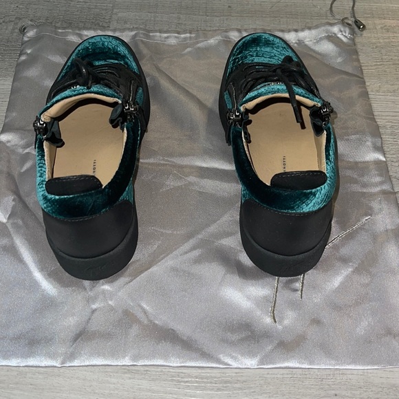 Giuseppe Zanotti - Picture 2 of 5